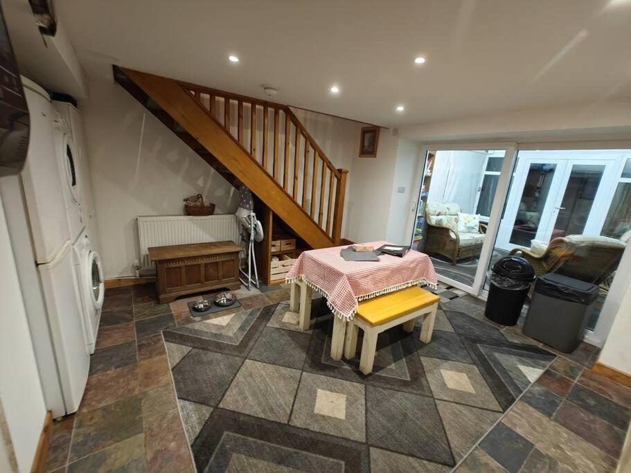 Welsh Miners Cottage Four Bedroom House Treherbert 外观 照片