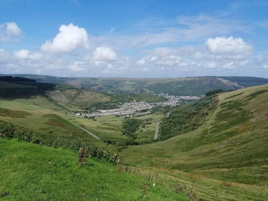 Welsh Miners Cottage Four Bedroom House Treherbert 外观 照片